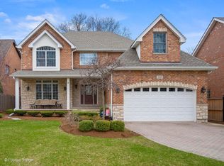 109 Woodstock Ave, Clarendon Hills, IL 60514