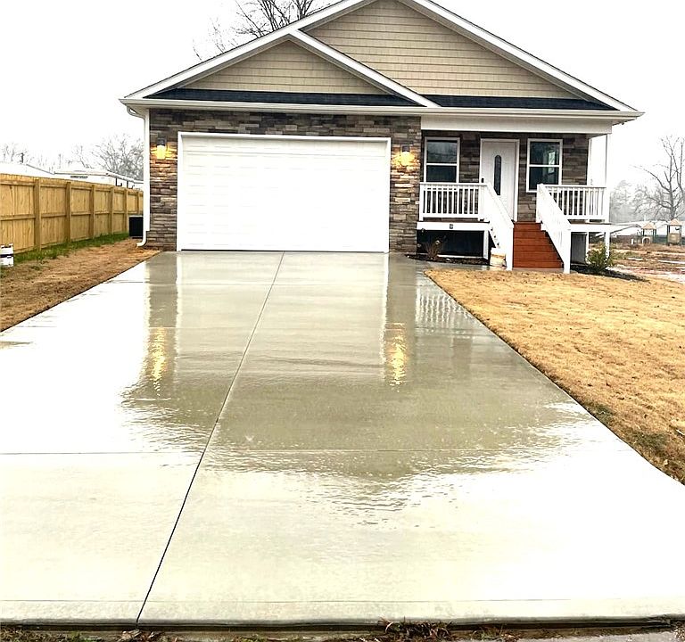 1st image of 108 Longshore Dr