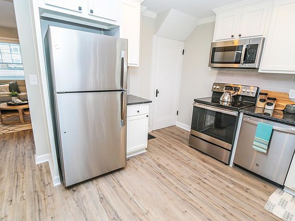 5th image of 4627 N High St