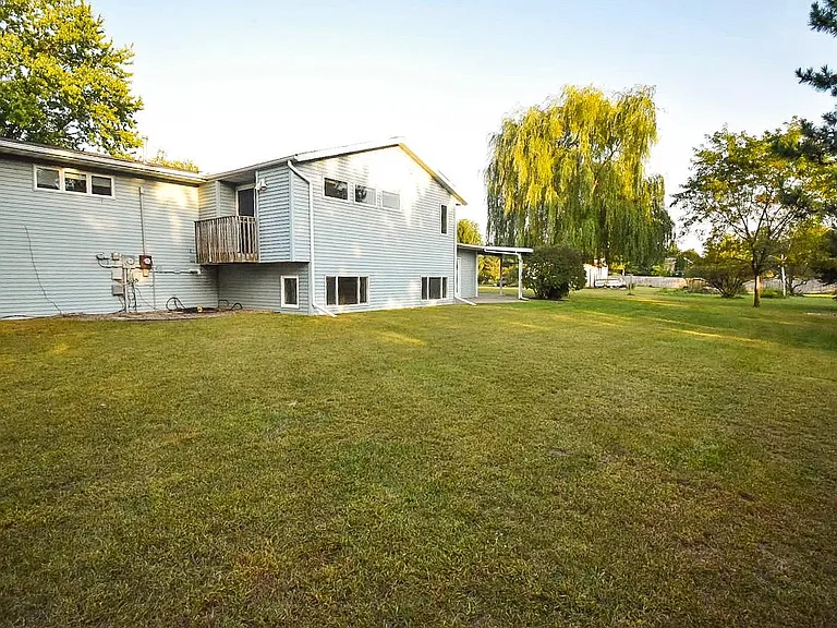 2501 Thomas Ct — Photo 27