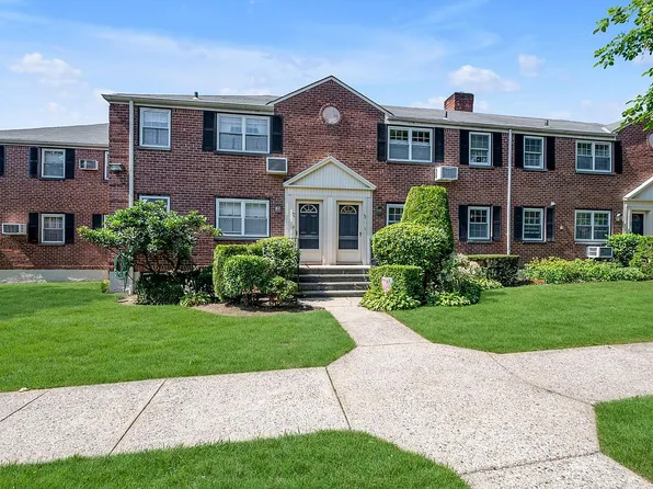 69-17 215th St #A, Oakland Gardens, NY 11364