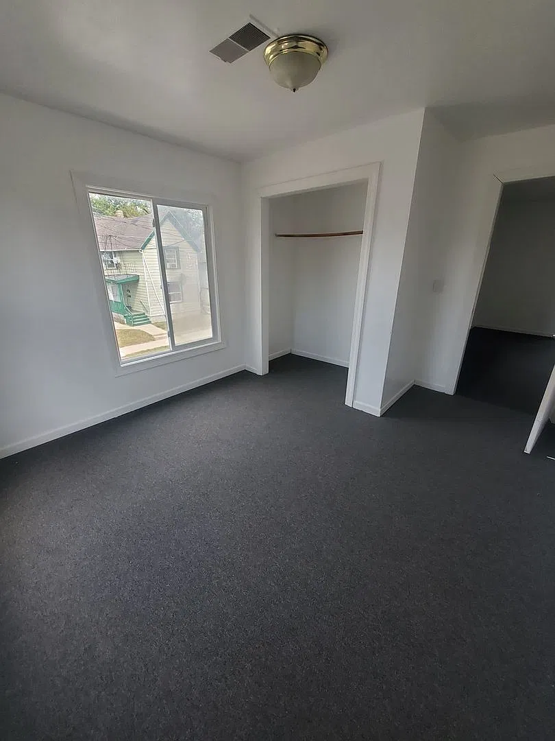 1027 Albert — Photo 2