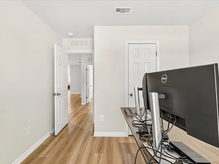 1638 Comfy Way — Photo 26