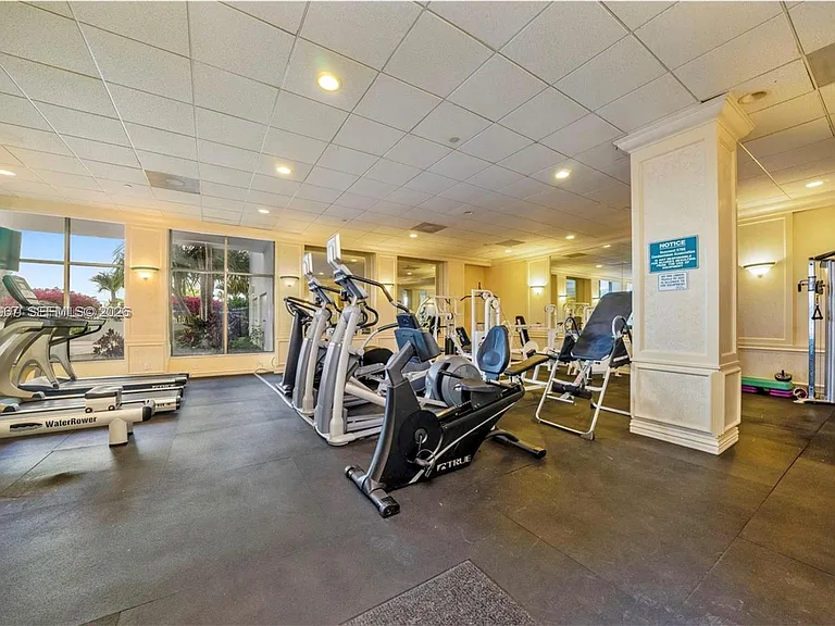 5700 Collins Ave #3H — Photo 23