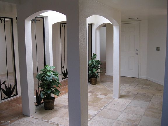 Large entrance with skylight