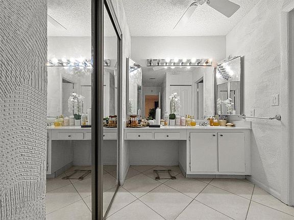 5th image of 9286 Vista Del Lago #B