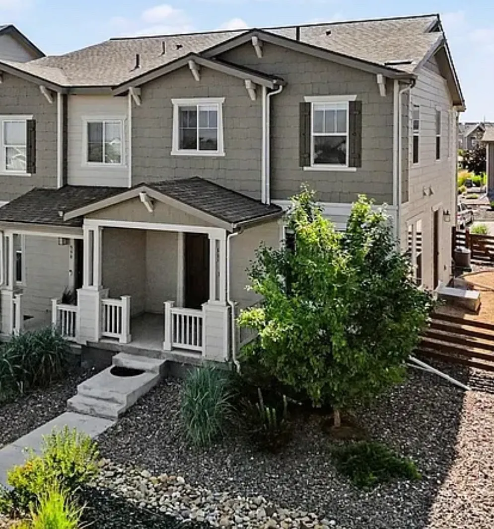 3 bed, 2.5 bath, 1676 sqft, $3,100 — Photo 1