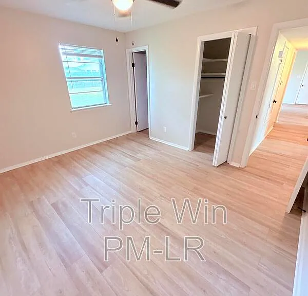 220 Randall Dr — Photo 38