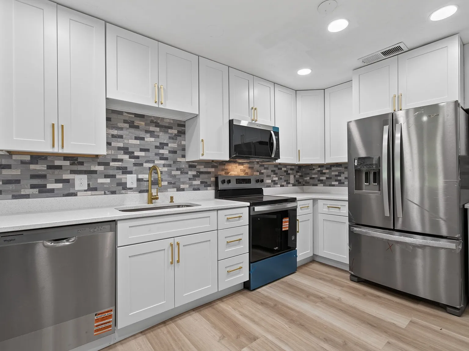 3 bed, 1819 sqft, $2,700 — Photo 2