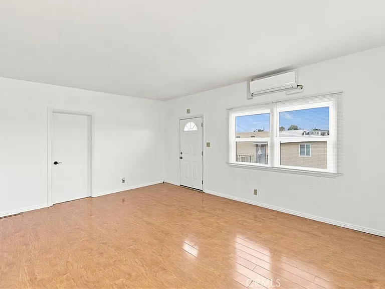 219 W Riggin St #C — Photo 8