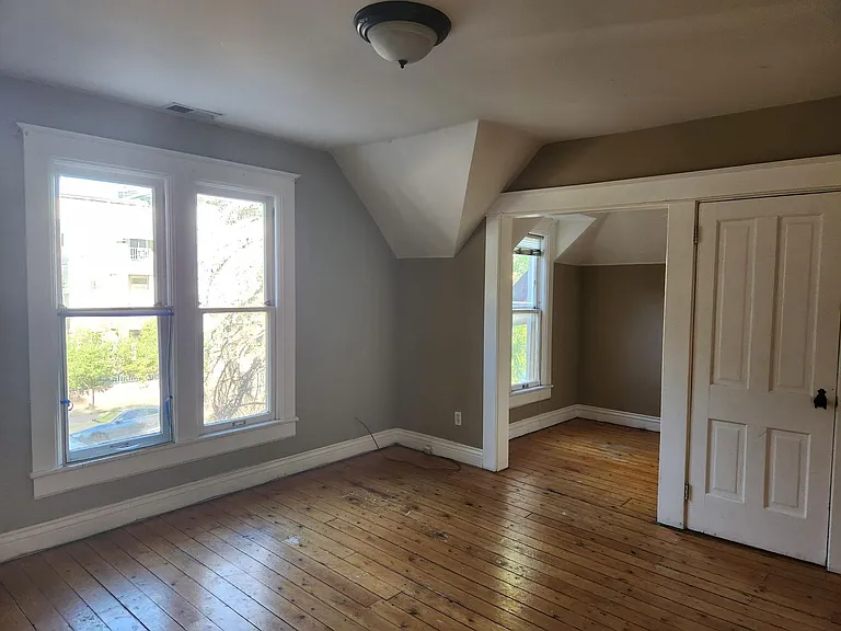 1720 N Pearl St — Photo 8