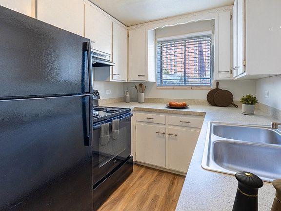 4th image of 70 N Clarkson St #4