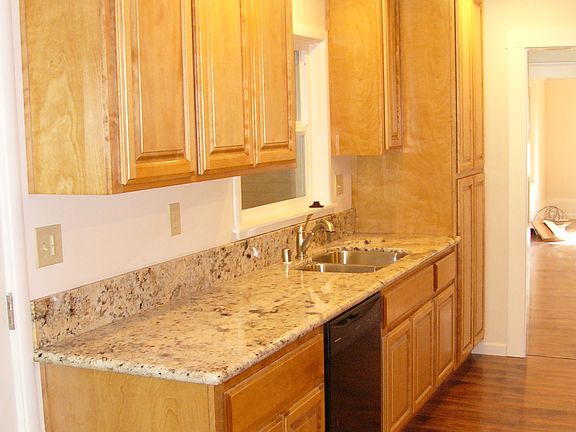 5th image of 3636 Astoria St