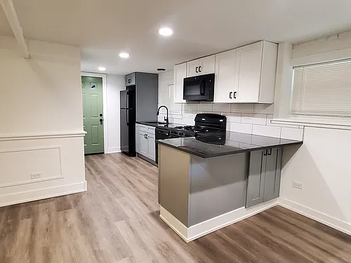 2226 W Argyle St #B1 Photo 1