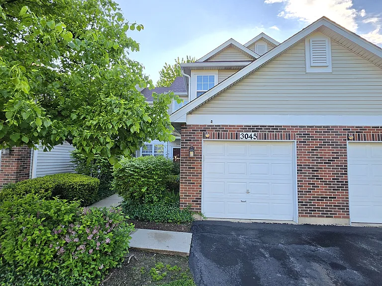 3045 Kentshire Cir — Photo 1