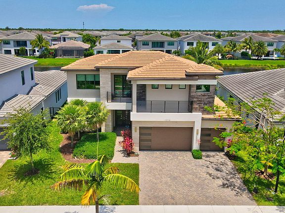 5th image of 17112 Aquavera Way