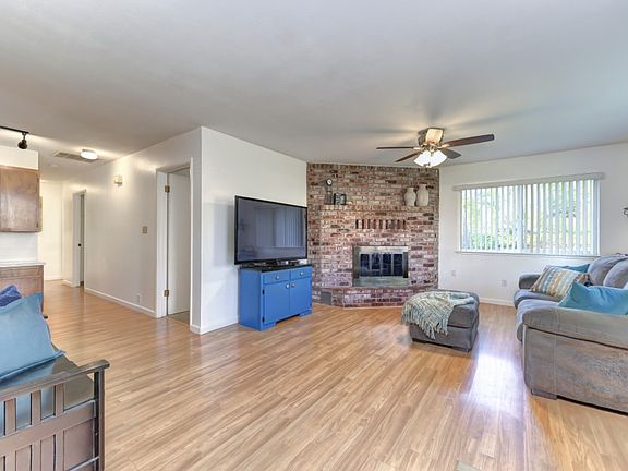 3rd image of 144 Ginger Dr