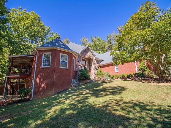 2nd image of 240 Luste Cosmos Rd