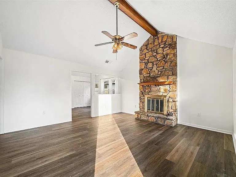 3 bed, 1110 sqft, $1,500 — Photo 2
