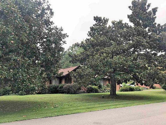 3rd image of 13250 Woodland Ln