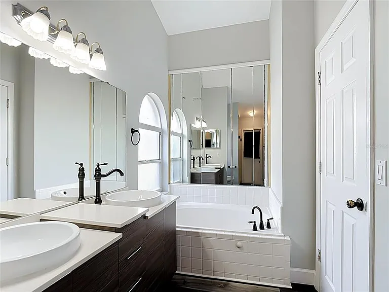 227 Robbins Rest Cir — Photo 16