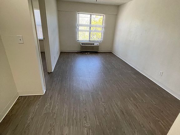 4th image of 363 E Gilbert St #404