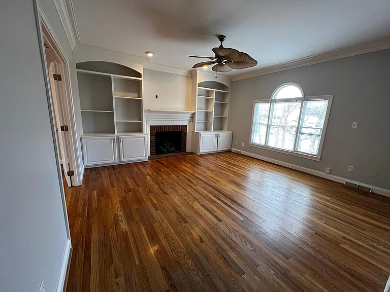 1100 Stowbridge Ln — Photo 8