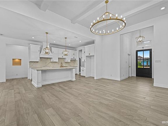 4th image of 3808 E Roosevelt Ave