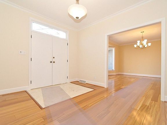 3rd image of 953 Sandswood Dr