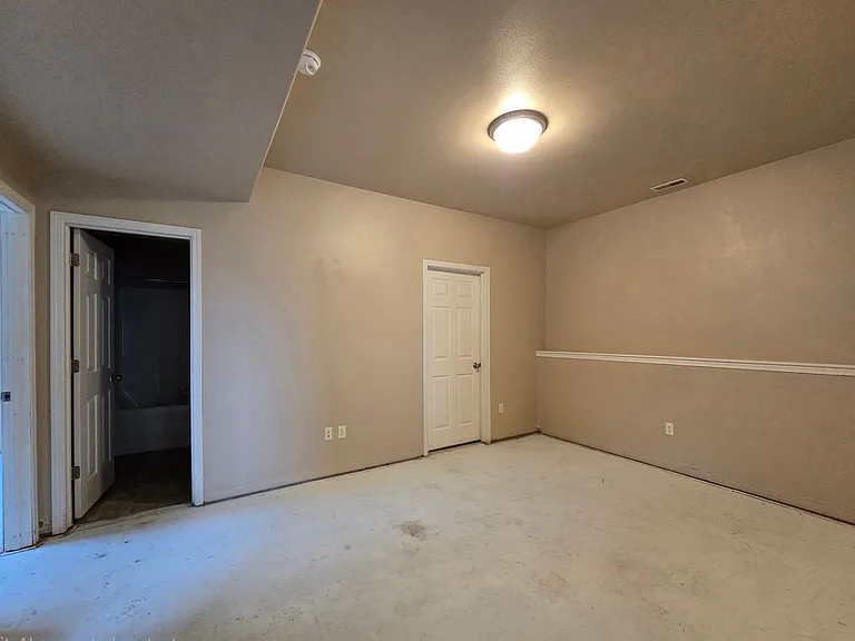 1317 Mirror Lake Ln — Photo 14