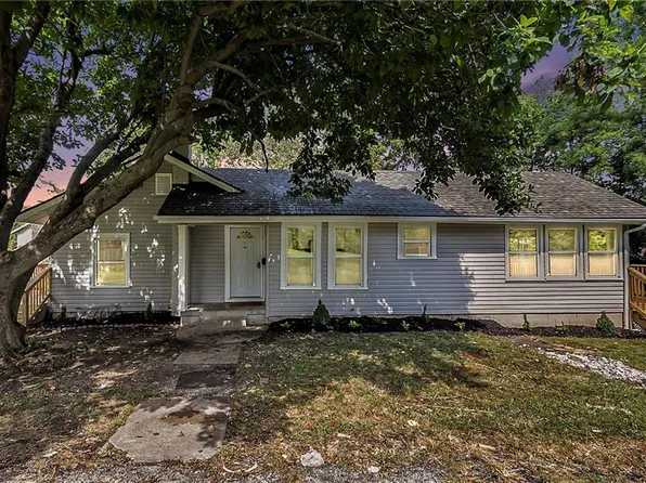 7741 Benson St, Overland Park, KS 66204