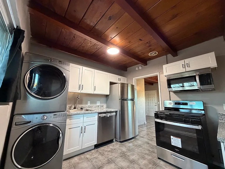 2758 N Montezuma Ave — Photo 6