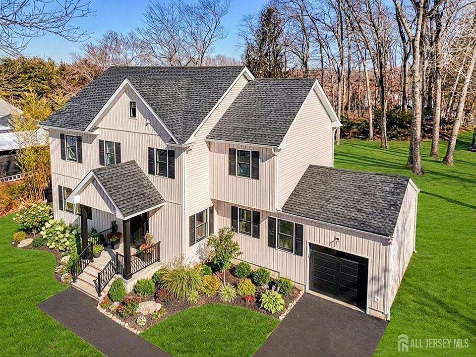 1st image of 290 Fresh Ponds Rd S