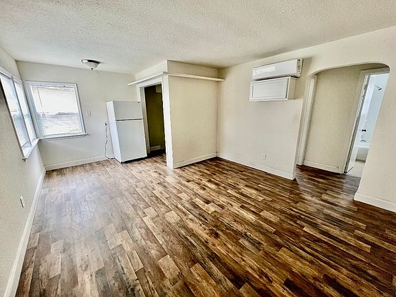 4th image of 1005 Little Bay Ave #B5