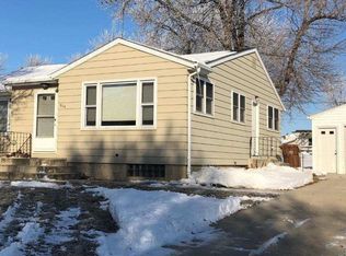 514 W 20th St, Carroll, IA 51401