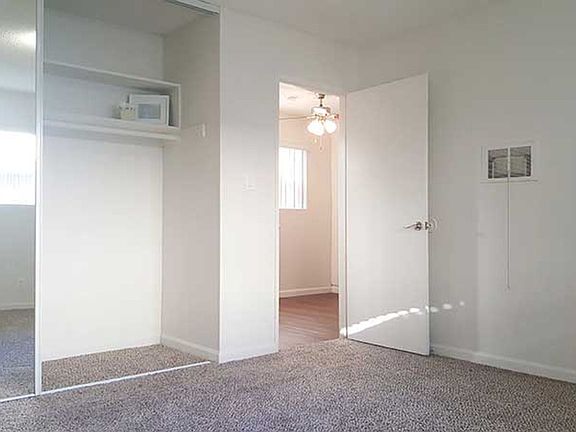 3rd image of 9212 Burke St #1011