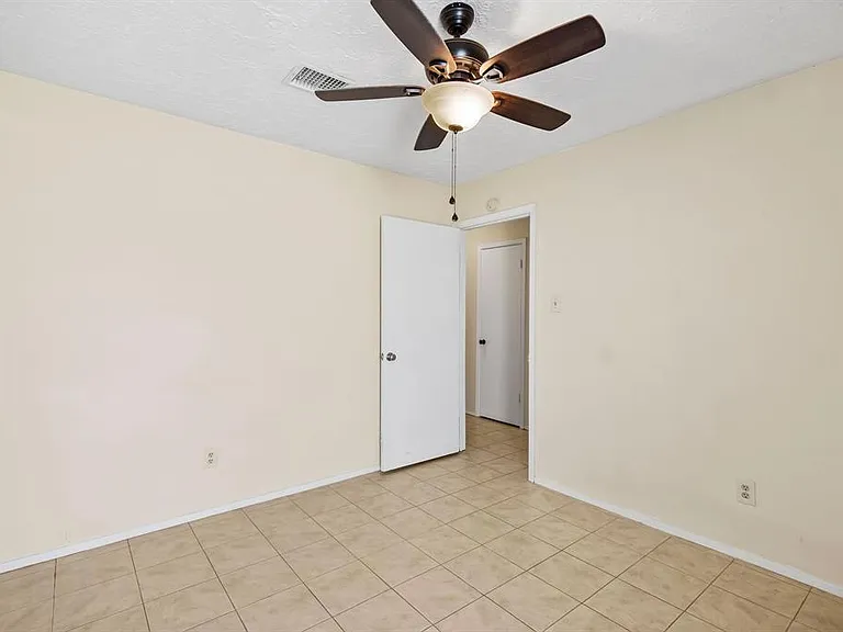 9718 Shady Tree Ln — Photo 19