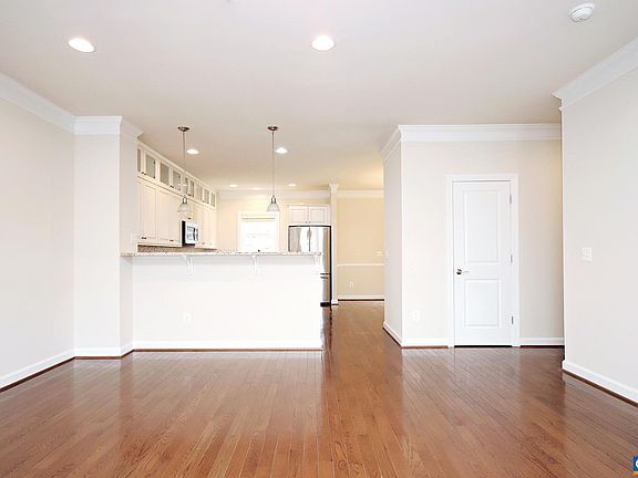 2nd image of 1606 Kempton Pl