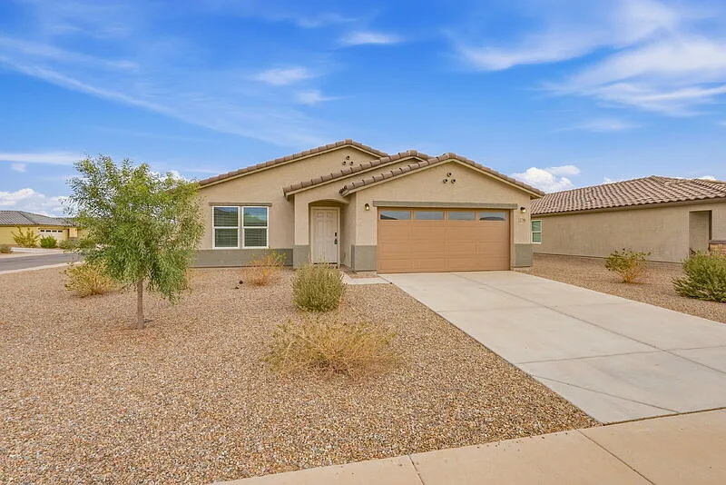 3 bed, 2.0 bath, 1851 sqft, $1,800 — Photo 3