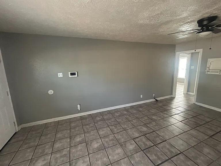710 Sutton Dr — Photo 5