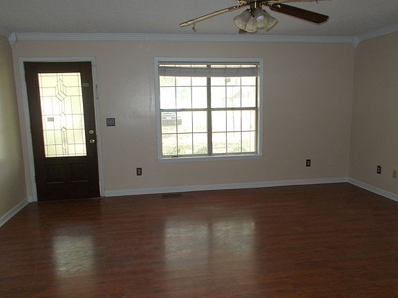 3rd image of 284 Twin Oaks Dr