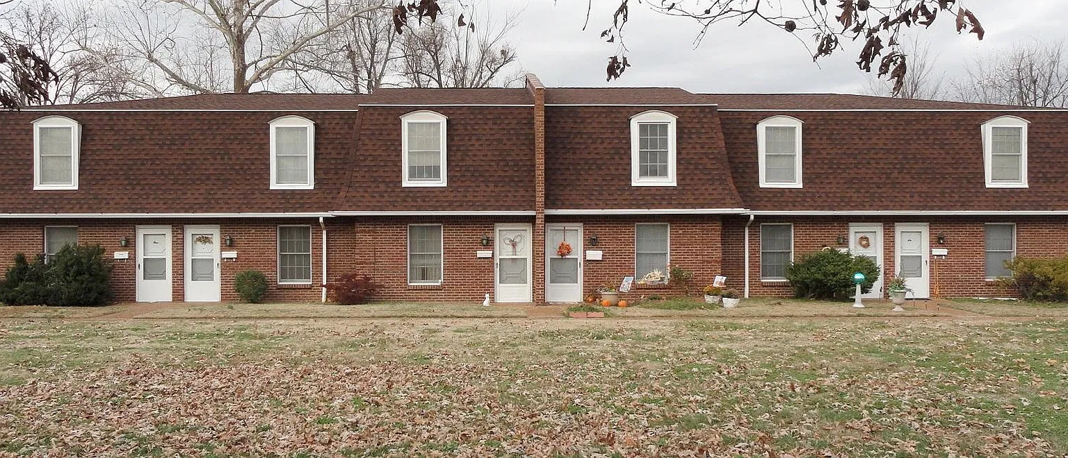 2 bed, 1.5 bath, 1000 sqft, $700 — Photo 1