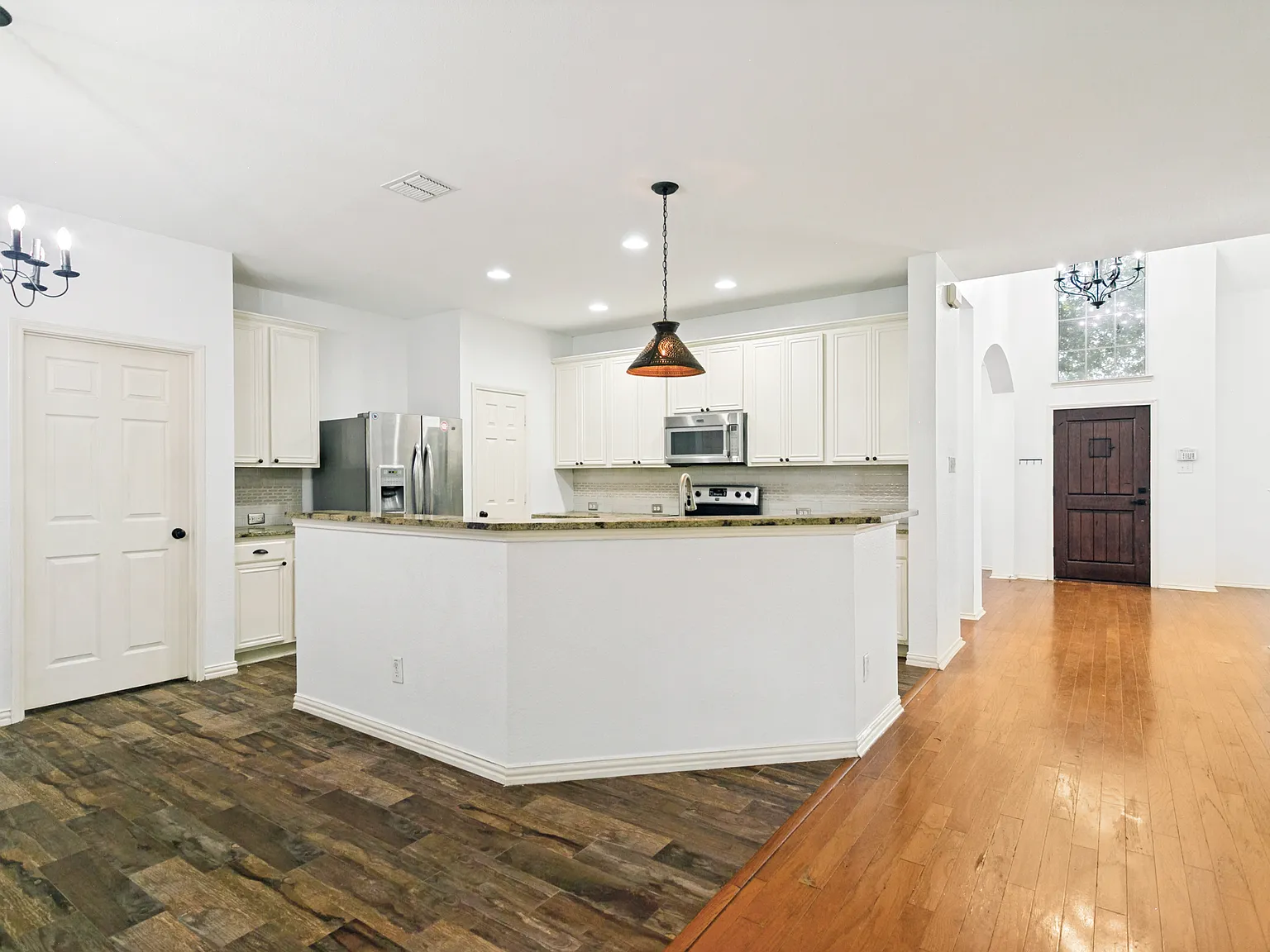 4 bed, 2640 sqft, $2,800 — Photo 4