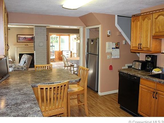 4th image of 410 Brewer St