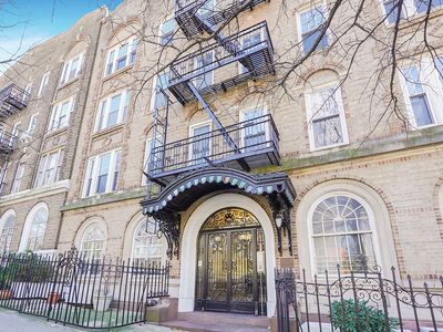 566 44th St APT 2A, Brooklyn, NY, 11220