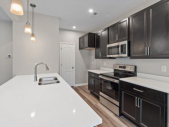 4th image of 1324 Parkside Dr