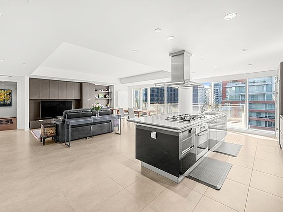 5th image of 1139 Cordova St W #2101