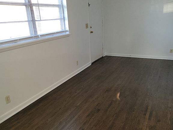 2nd image of 500 Roosevelt Ave