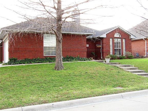 2nd image of 3928 Berrybush Ln