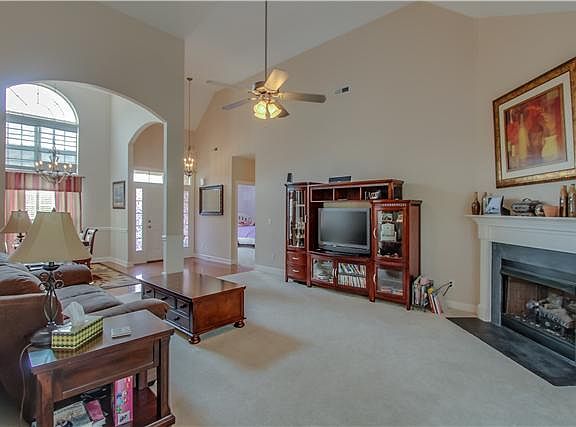 2nd image of 3737 Henricks Hill Dr